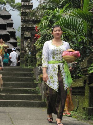 Fitinline com 6 Perlengkapan Pakaian Adat Wanita Bali 